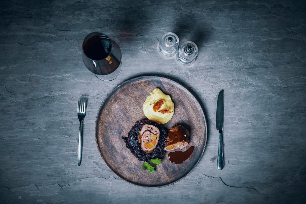 Apparthotel Restaurant Steiners อีเบิน อิม พอนเกา ภายนอก รูปภาพ