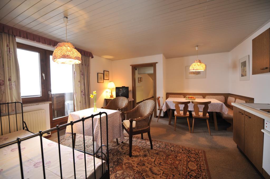 Apparthotel Restaurant Steiners อีเบิน อิม พอนเกา ห้อง รูปภาพ