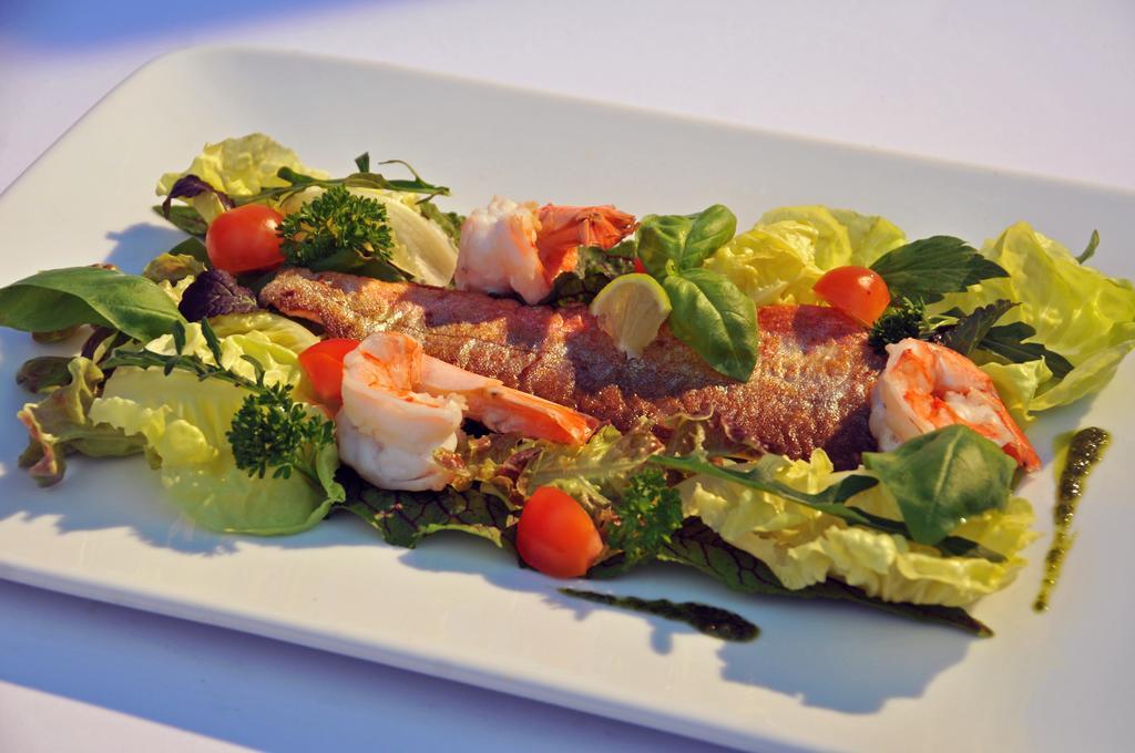 Apparthotel Restaurant Steiners อีเบิน อิม พอนเกา ภายนอก รูปภาพ