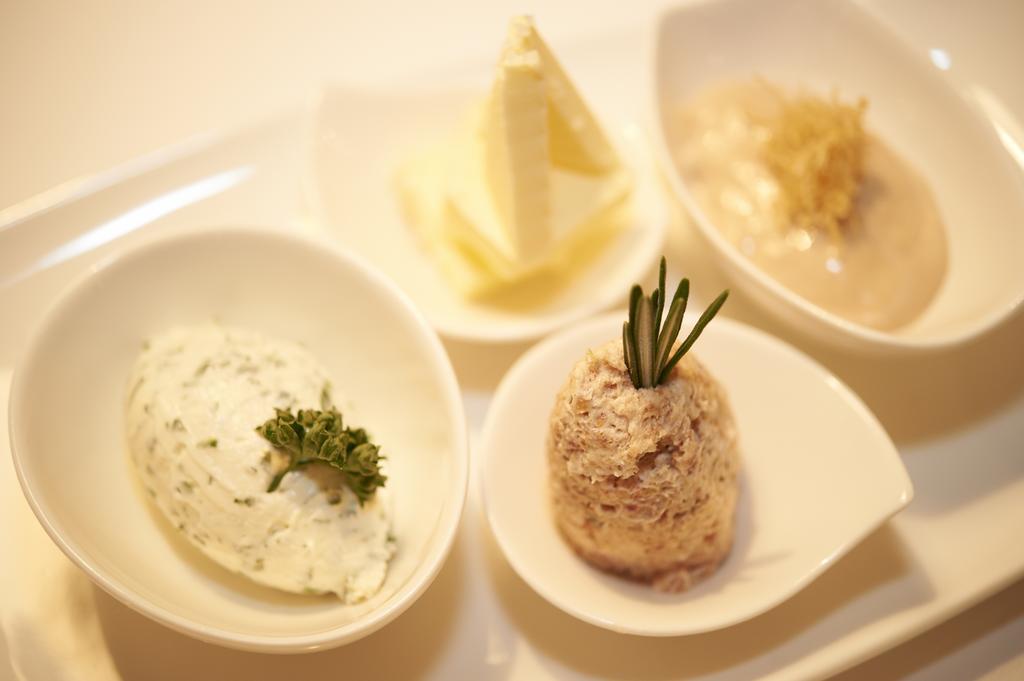 Apparthotel Restaurant Steiners อีเบิน อิม พอนเกา ภายนอก รูปภาพ